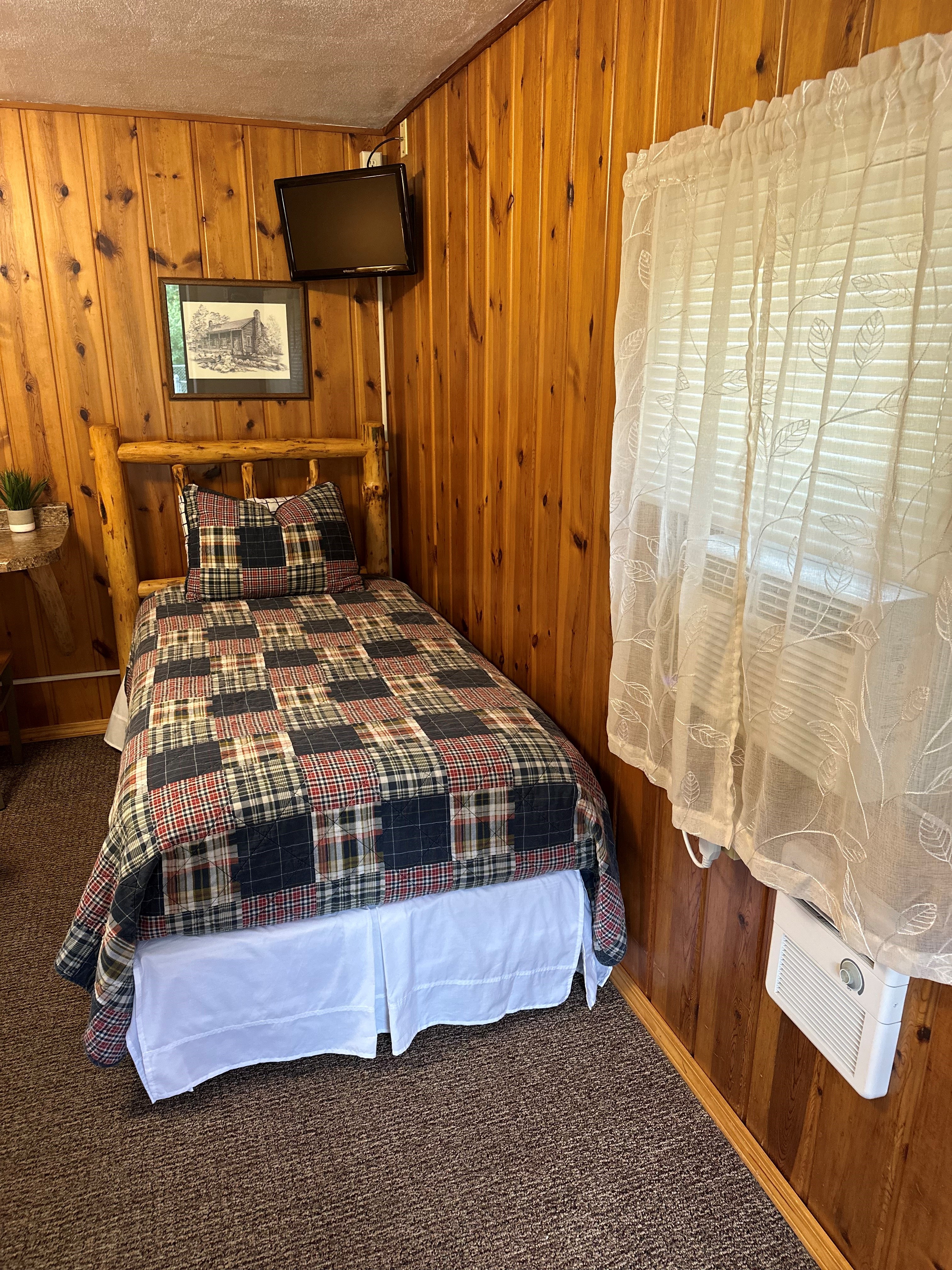 Kemp's Kamp - Photo of Cabin 2 interior.